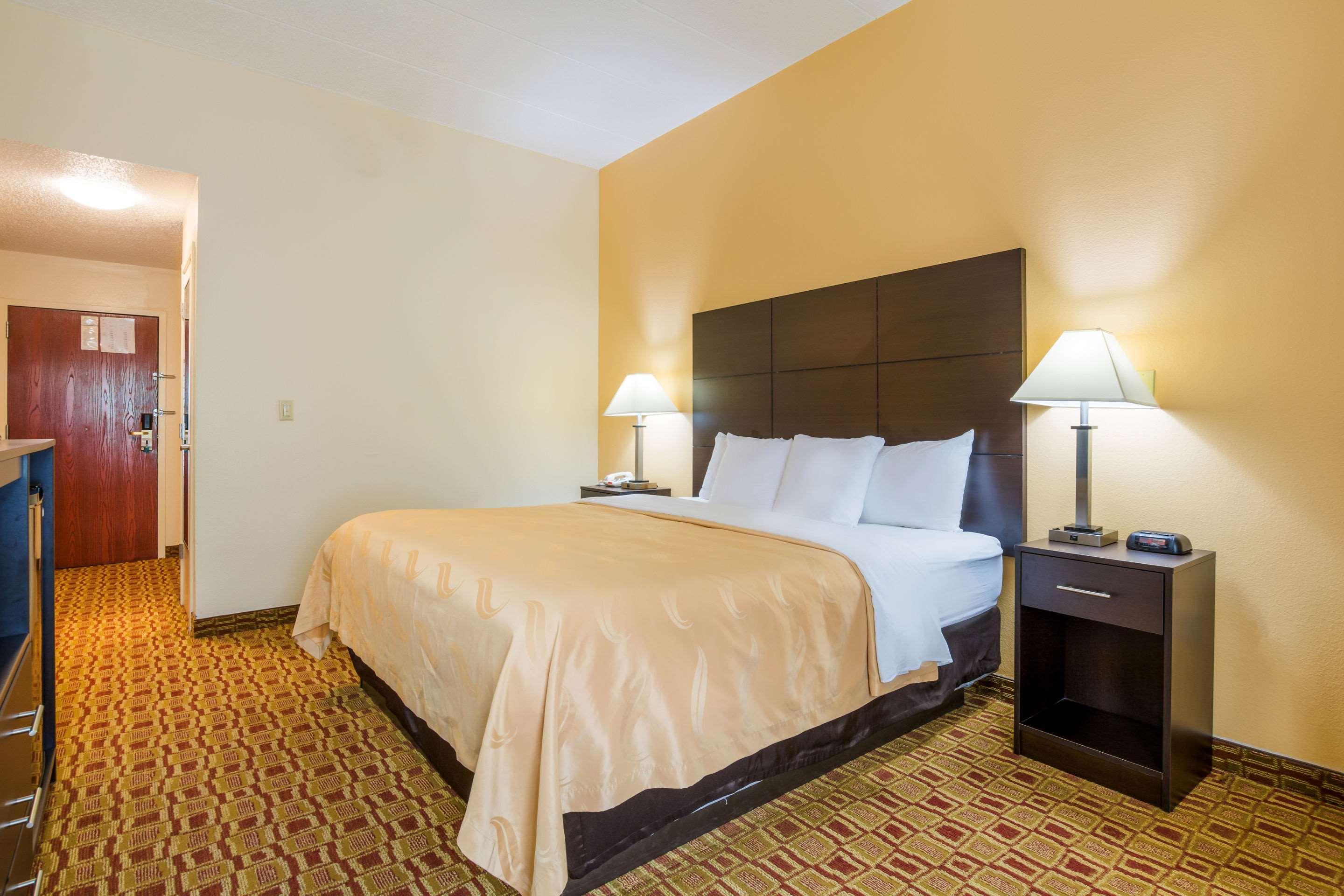Quality Inn & Suites Sellersburg Kültér fotó