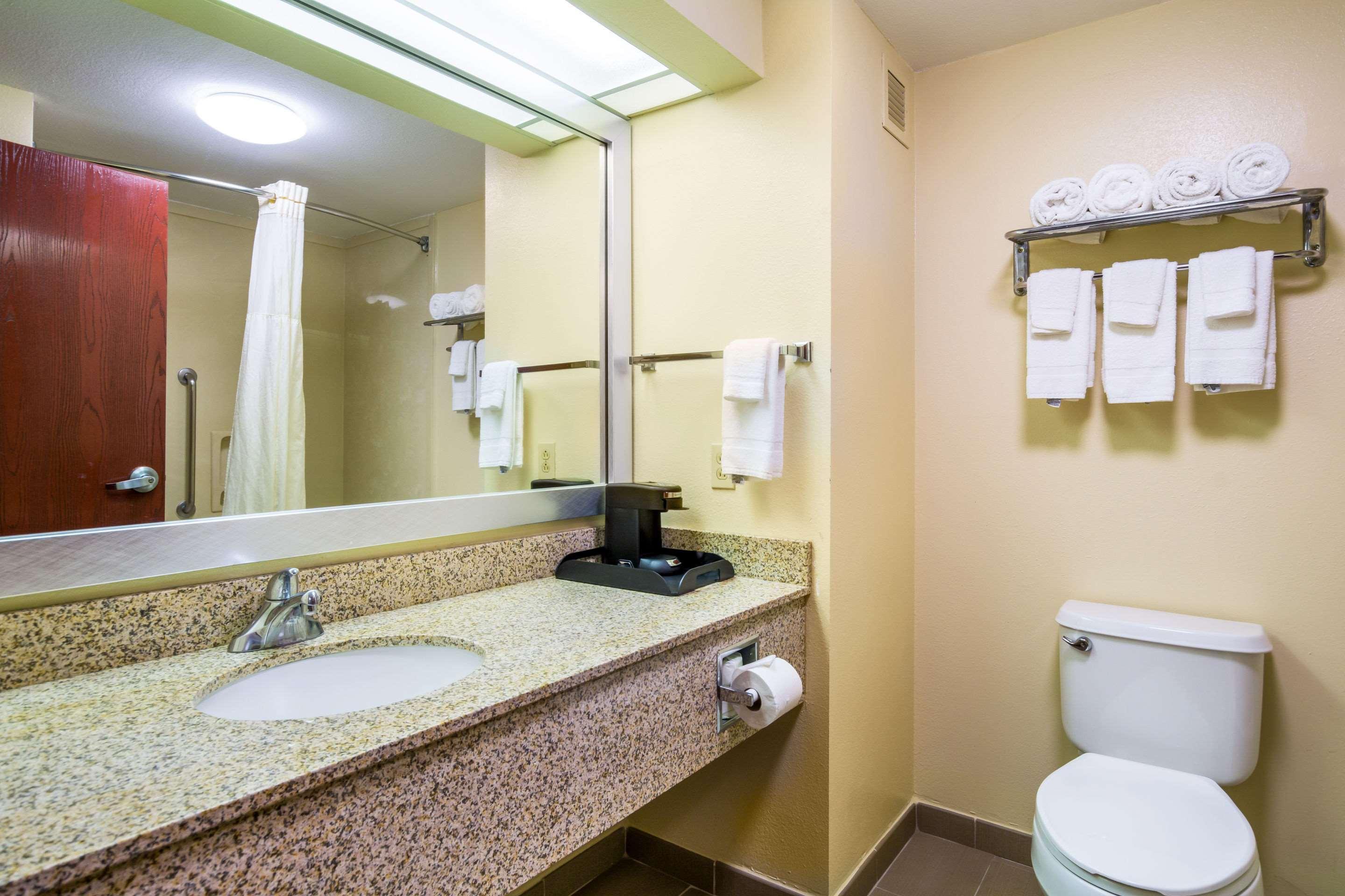 Quality Inn & Suites Sellersburg Kültér fotó