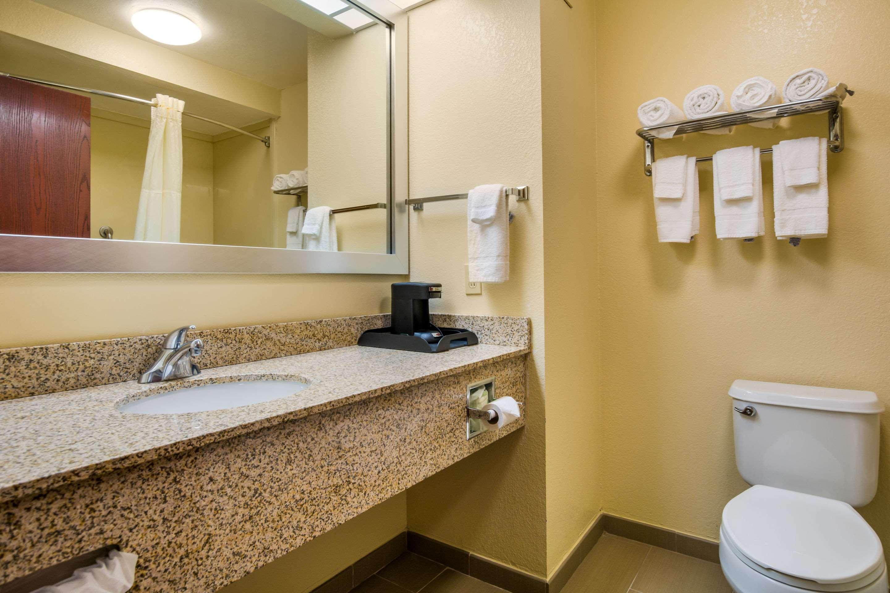 Quality Inn & Suites Sellersburg Kültér fotó