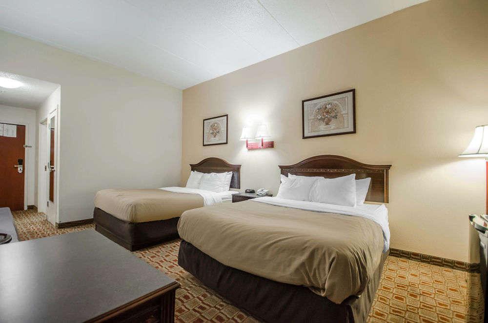 Quality Inn & Suites Sellersburg Kültér fotó