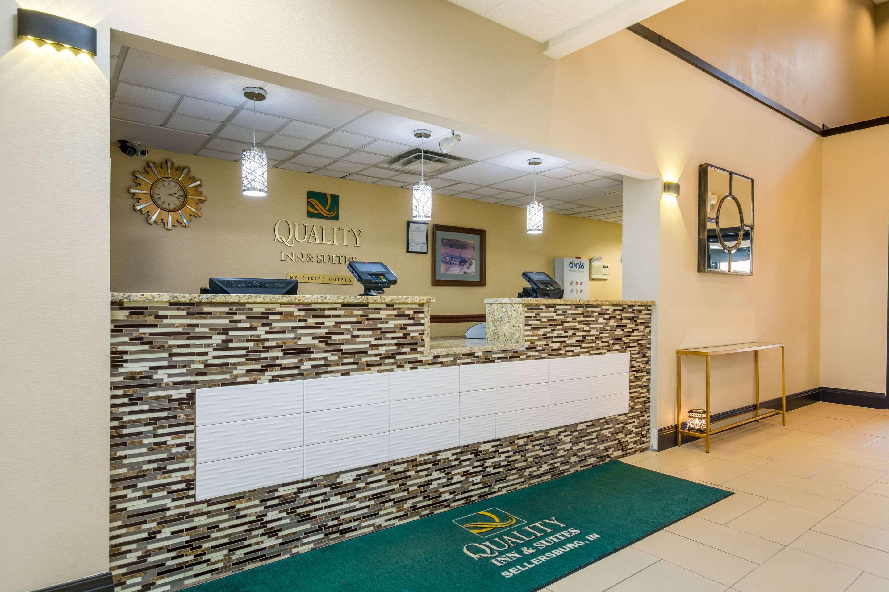 Quality Inn & Suites Sellersburg Kültér fotó